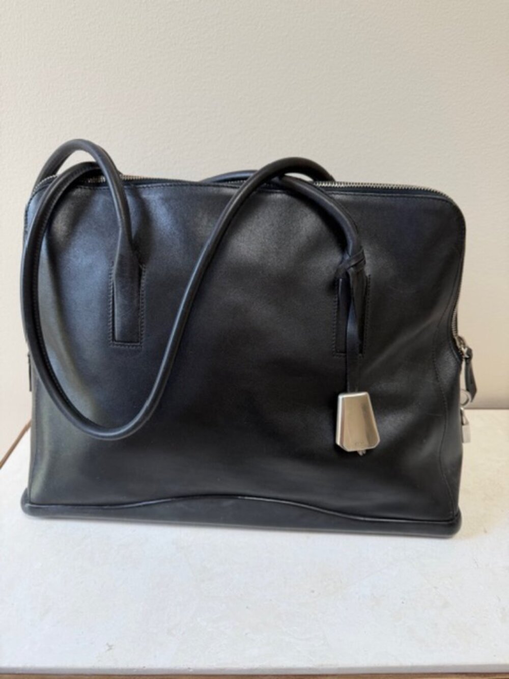 VINTAGE PRADE BLACK LEATHER TOTE BAG WITH LOCK - Picture 2 of 14